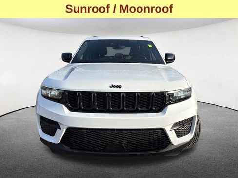 Used 2022 Jeep Grand Cherokee Altitude image 4