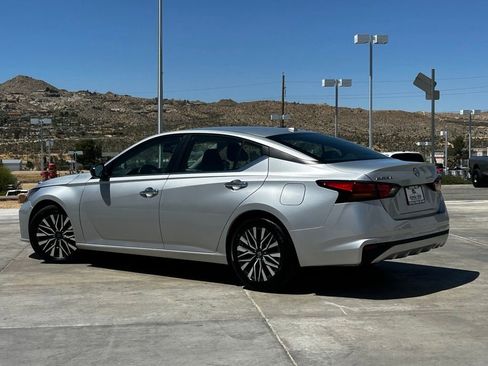 Used 2024 Nissan Altima 2.5 SV FWD image 6
