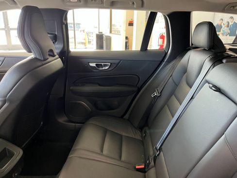Used 2025 Volvo V60 B5 Cross Country Plus image 39