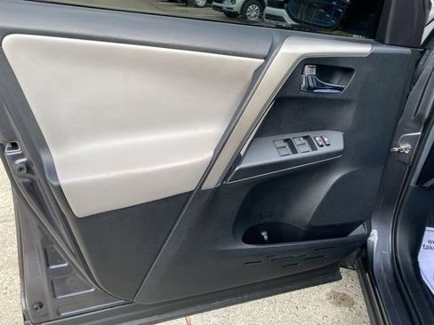 Used 2018 Toyota RAV4 XLE image 17