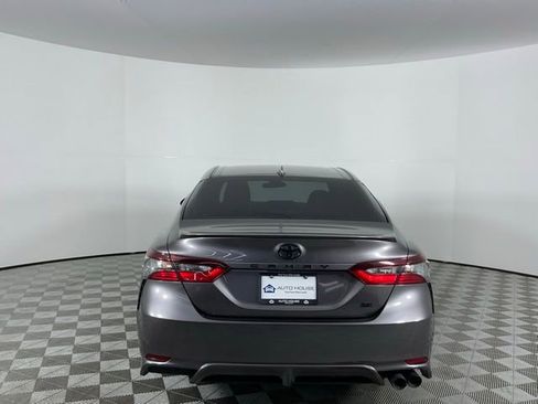 Used 2022 Toyota Camry SE FWD image 6