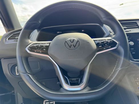 Used 2022 Volkswagen Tiguan SE R-Line AWD/4WD image 3