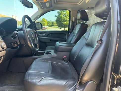 Used 2013 Chevrolet Avalanche LT image 9