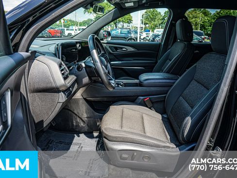 Used 2025 Chevrolet Traverse LT FWD image 19