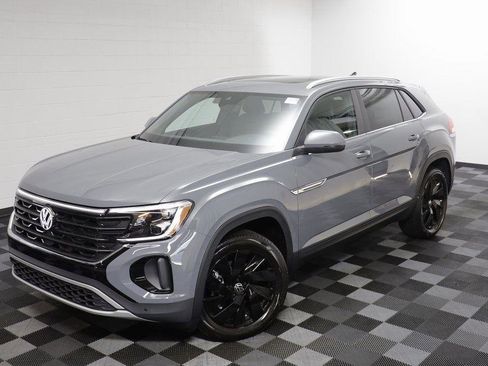 New 2026 Volkswagen Atlas Cross Sport SE image 2
