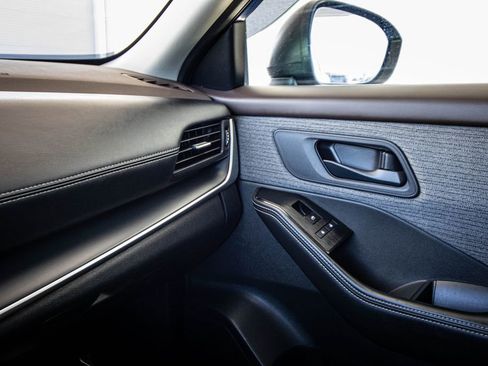 Used 2021 Nissan Rogue S image 30