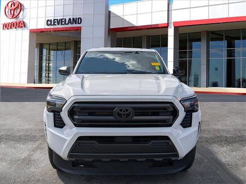 Used 2024 Toyota Tacoma SR image 3