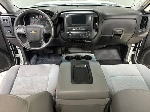 Used 2018 Chevrolet Silverado 1500 W/T w/ Trailering Package AWD/4WD image 2