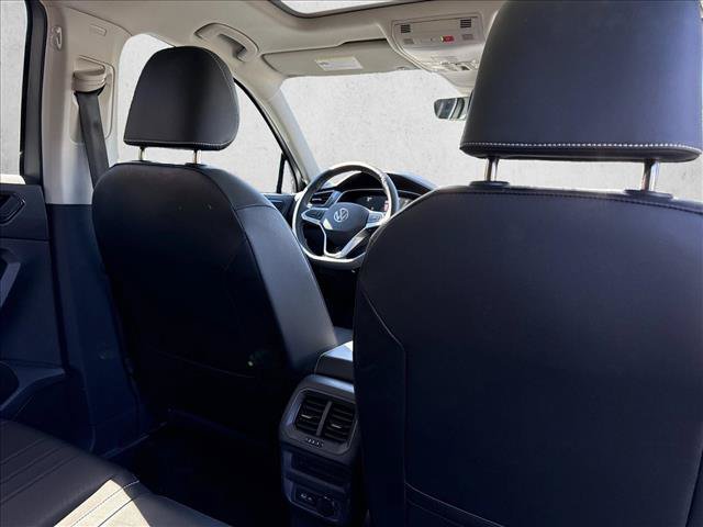 Used 2024 Volkswagen Tiguan SE w/ Panoramic Sunroof Package FWD image 21
