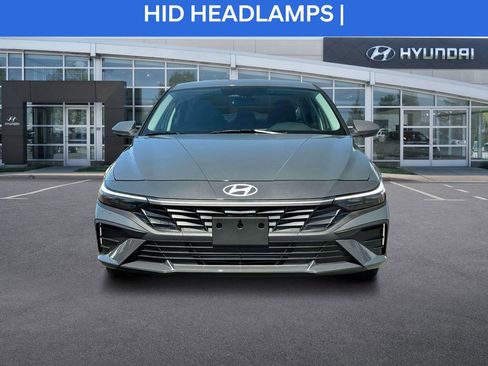 Used 2025 Hyundai Elantra SE image 14
