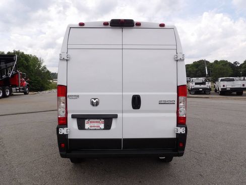 Used 2024 RAM ProMaster 2500 w/ Convenience Group FWD image 6