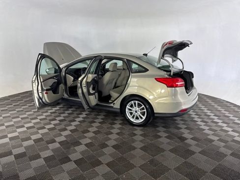 Used 2016 Ford Focus SE w/ SE Power Seat Package FWD image 20