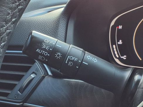 Used 2018 Honda Accord Touring image 15