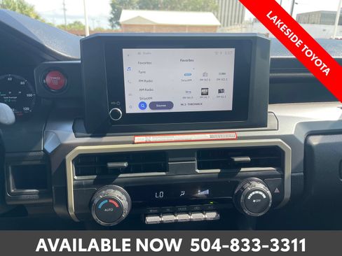 Used 2025 Toyota Tacoma TRD Sport AWD/4WD image 32