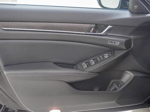 Used 2022 Honda Accord Touring image 16
