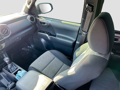 Used 2023 Toyota Tacoma TRD Off-Road image 5