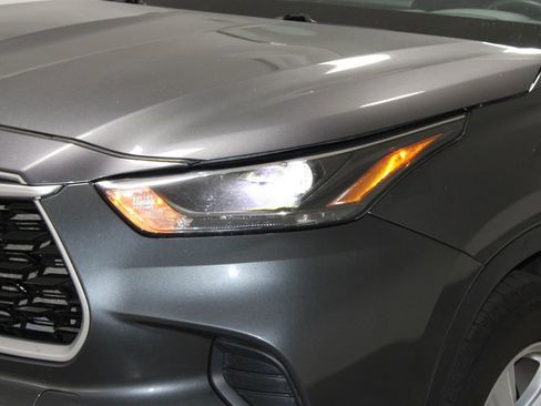 Used 2023 Toyota Highlander L image 47