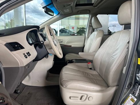 Used 2011 Toyota Sienna XLE FWD image 11