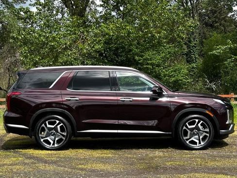 Used 2023 Hyundai Palisade SEL AWD/4WD image 3