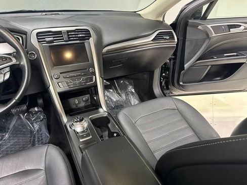 Used 2017 Ford Fusion SE w/ Fusion SE Technology Package FWD image 23