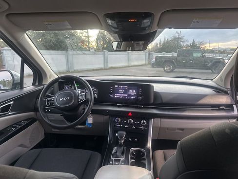 Used 2022 Kia Carnival LX image 12