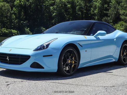 Used 2015 Ferrari California T RWD image 18