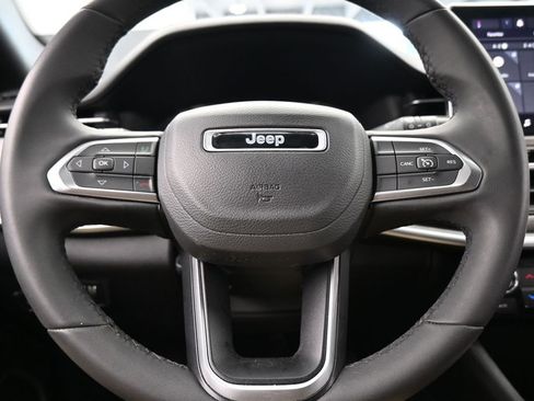 Used 2023 Jeep Compass Latitude AWD/4WD image 22