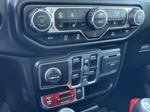 Used 2022 Jeep Gladiator Mojave w/ Cold Weather Group AWD/4WD image 18