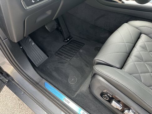 Certified 2025 BMW X7 xDrive40i w/ Premium Package image 16