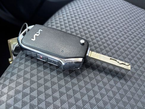 Used 2025 Kia Soul LX w/ LX Technology Package image 18