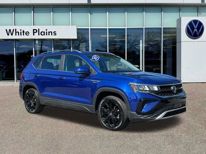 Used 2023 Volkswagen Taos SE w/ Panoramic Sunroof Package