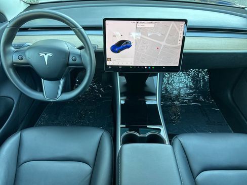 Used 2018 Tesla Model 3 image 13