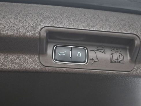 Used 2024 Ford Explorer King Ranch w/ Technology Package image 21