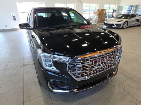 Used 2024 GMC Terrain SLE w/ LPO, Floor Liner Package FWD image 4