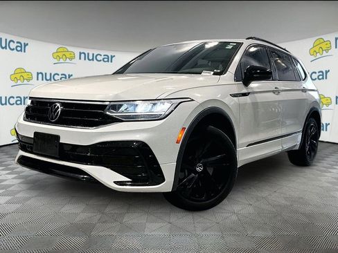 Used 2023 Volkswagen Tiguan SE R-Line AWD/4WD image 3