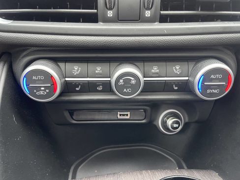 Used 2021 Alfa Romeo Giulia Ti image 33