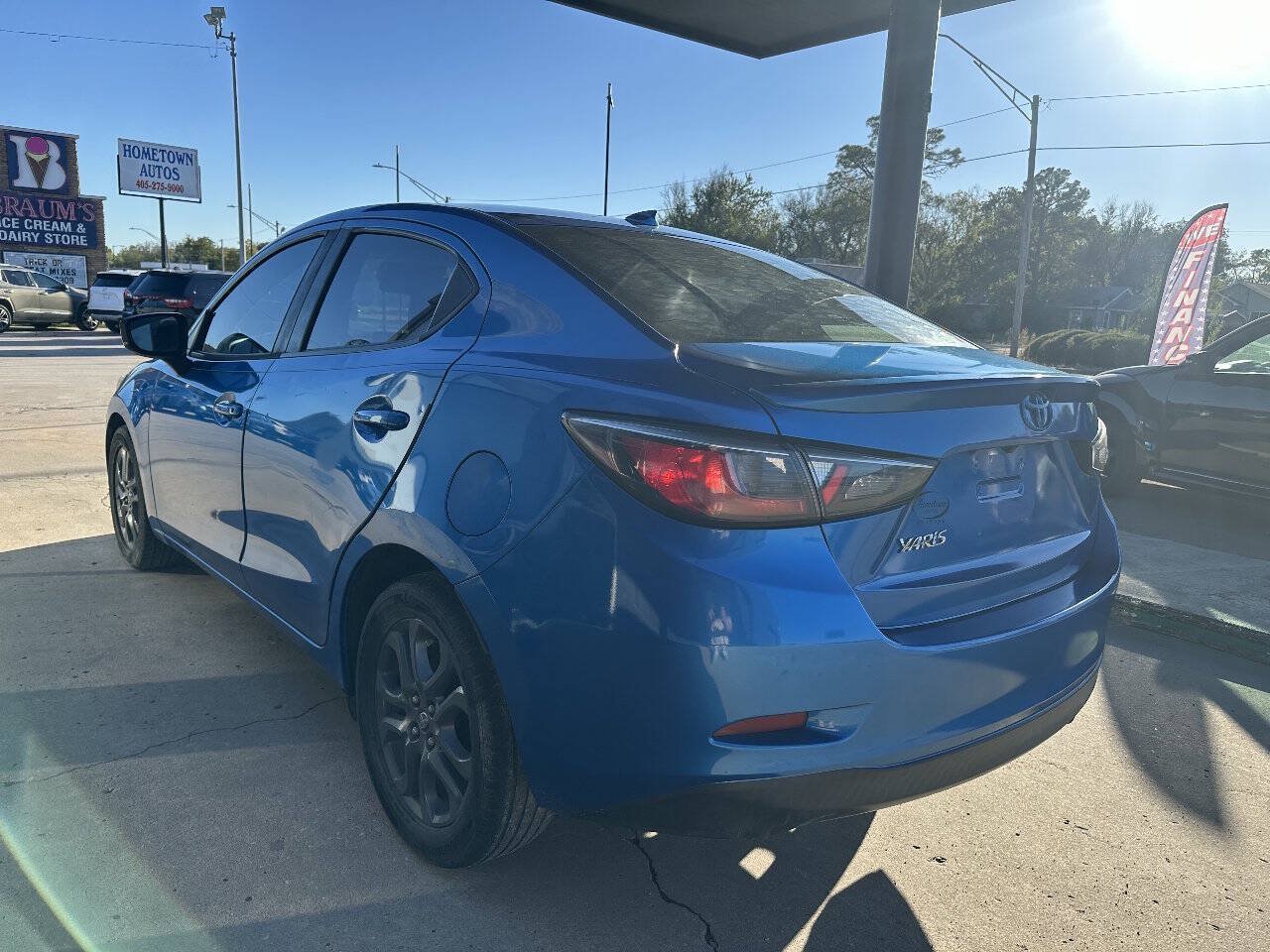 Used 2019 Toyota Yaris LE FWD image 6