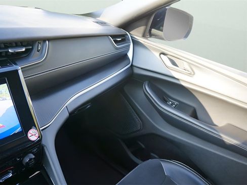 Used 2023 Jeep Grand Cherokee L Laredo image 26