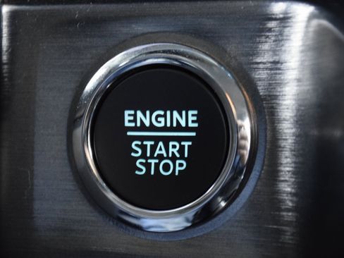 Used 2025 Ford F250 Lariat w/ FX4 Off-Road Package image 16