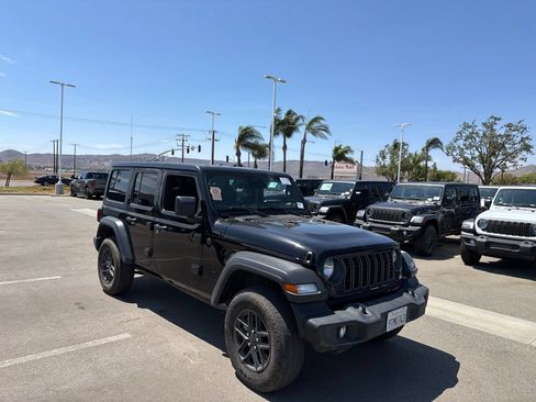Used 2025 Jeep Wrangler Unlimited Sport AWD/4WD image 3