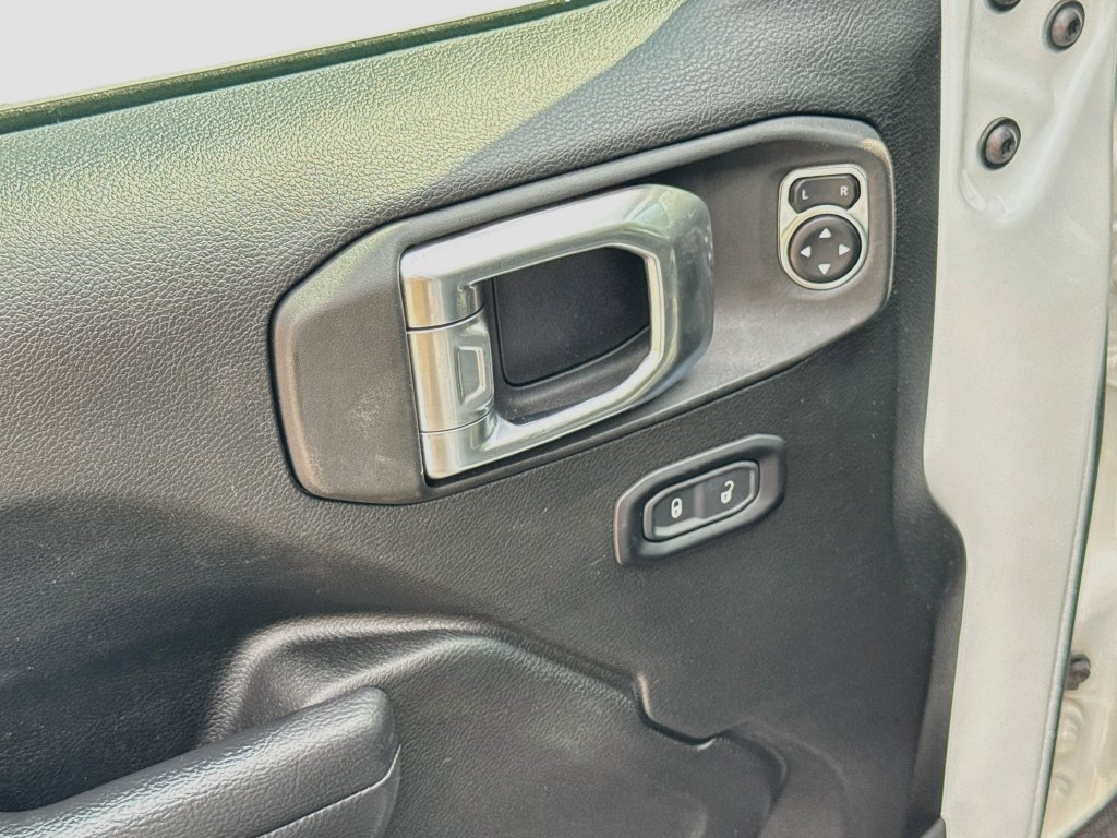 Used 2025 Jeep Gladiator Sport AWD/4WD image 18