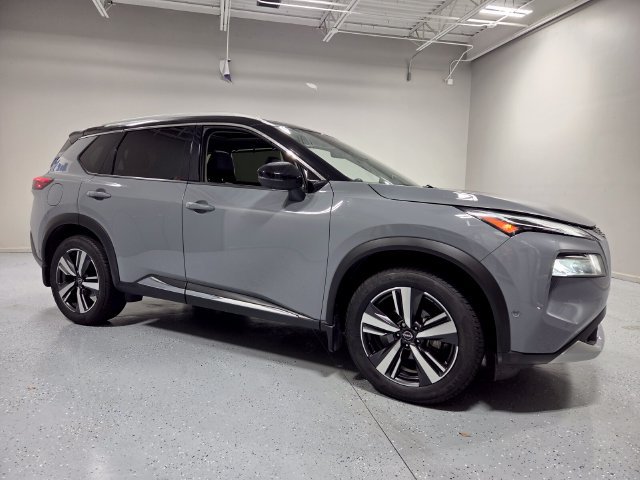 Used 2023 Nissan Rogue Platinum FWD image 2