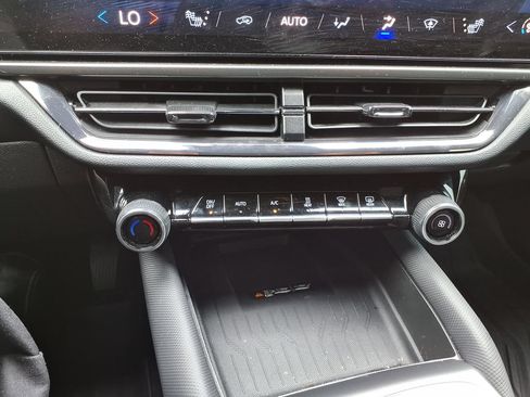 Used 2025 Chevrolet Equinox EV RS FWD image 30