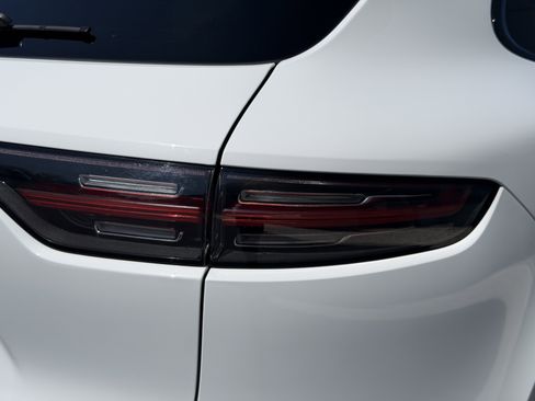 Certified 2022 Porsche Cayenne Platinum Edition AWD/4WD image 14