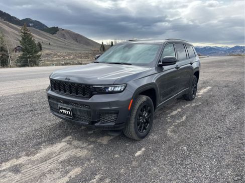 New 2025 Jeep Grand Cherokee L Altitude image 9