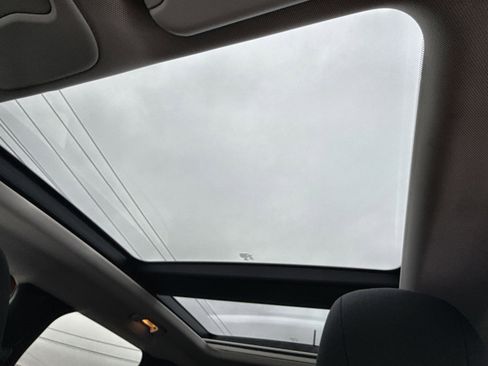 Used 2020 Jeep Renegade Latitude w/ Cold Weather Group image 23