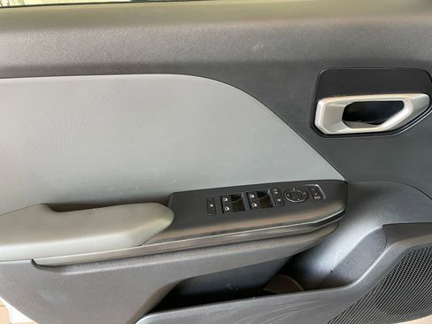 Used 2025 Kia K4 LXS image 18