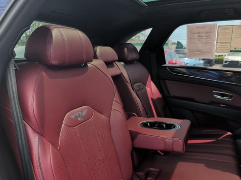 Used 2022 Bentley Bentayga AWD/4WD image 42