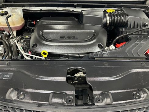 Used 2023 Chrysler Voyager LX image 70