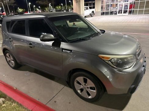 Used 2015 Kia Soul Base FWD image 1